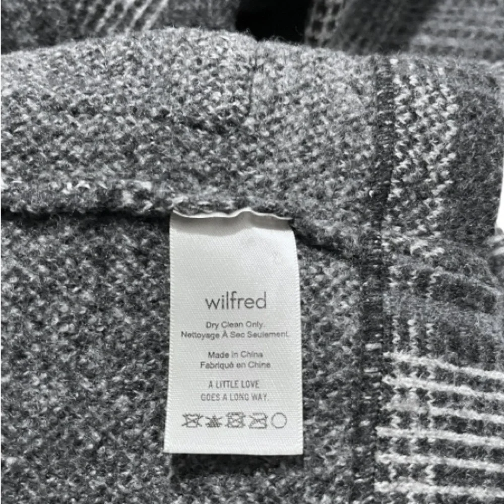 Aritzia Wilfred Brullon Plaid Wool Cardigan Sweater Oversized Cozy Size XXS